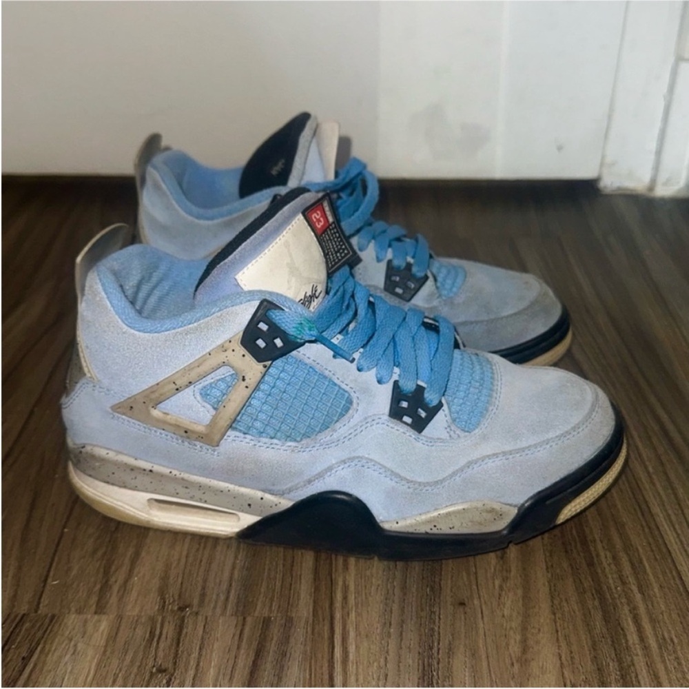 Jordan 4 University Blue